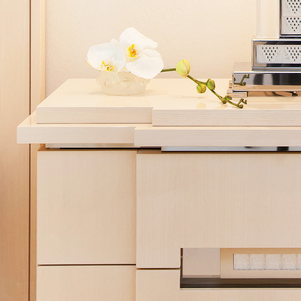 Masque de Femme bedside table